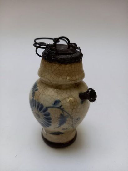 Chinese porcelain water pipe in baluster...