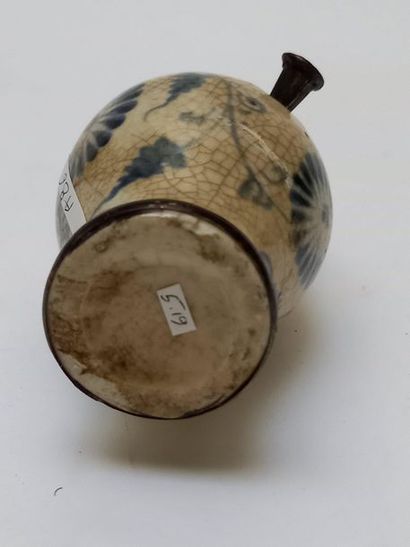 Chinese porcelain water pipe in baluster...