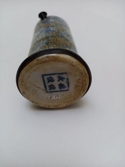 Chinese porcelain water pipe in tubular form...