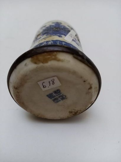 Chinese porcelain water pipe in tubular form...