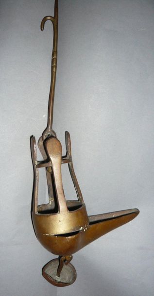 Bronze suspension oil lamp.

Indeterminate...