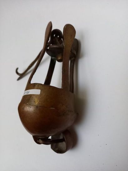 Bronze suspension oil lamp.

Indeterminate...