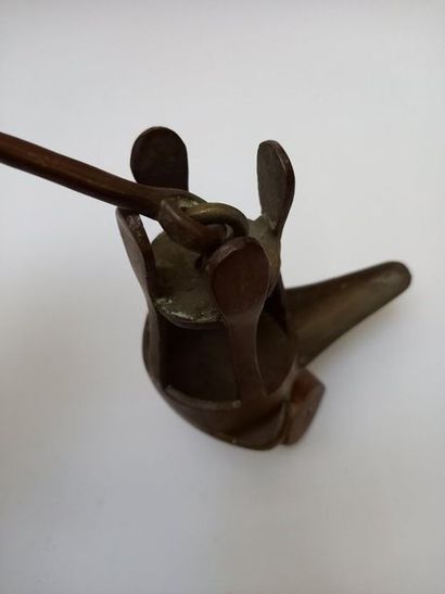 Bronze suspension oil lamp.

Indeterminate...