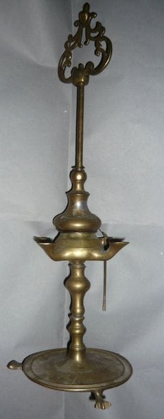 Oriental bronze oil lamp with 4 nozzles.

H:45...