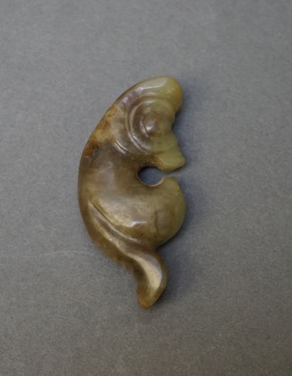 Small coiled dragon in green nephrite, veined...