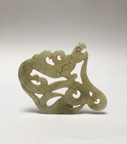 Sinuous dragon in clear jade. It is carved...