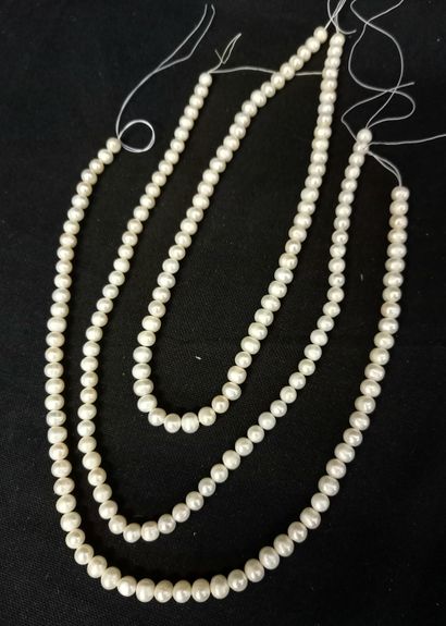 Lot of 3 rows of freshwater cultured pearls....