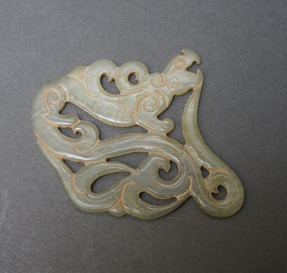 Sinuous dragon in clear jade. It is carved...