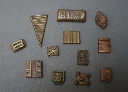 Set of 12 gold powder weights, bronze, with...