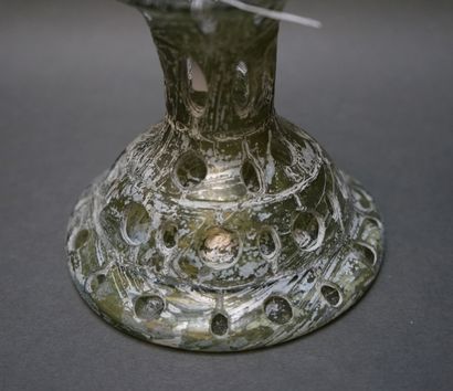 Coupe en verre brun verdâtre réticulé appelé...
