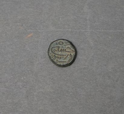 Monnaie ancienne en bronze. Maghreb

D: ...