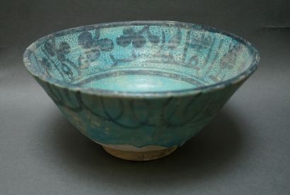 
Grand bol à glaçure bleue et à inscription...