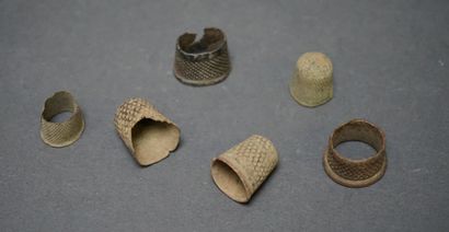 Ensemble de six dés à coudre d'époque Romaine...