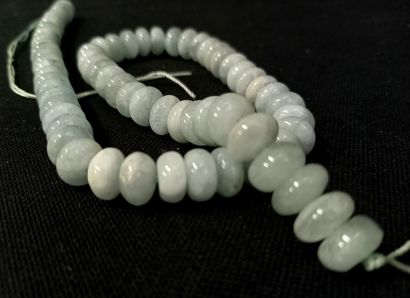 String of 10mm aquamarine beads. L: 40cm