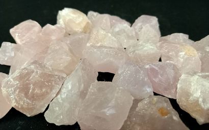 
Lot of raw rose quartz. 1.18kg
