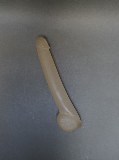 Chinese phallus in opaque glass. L: 20cm