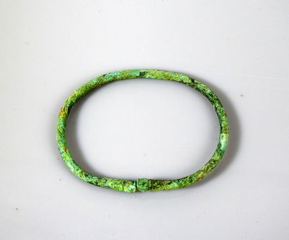 Bracelet with geometric decoration ending...