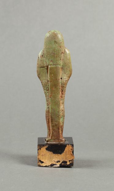 Oushabti en faïence émaillée verte. Il est...