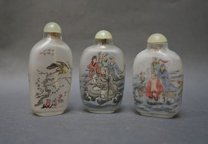 Lot of twelve decorated snuffboxes in porcelain...