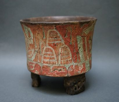 Vase cérémoniel tripode en céramique, peint...