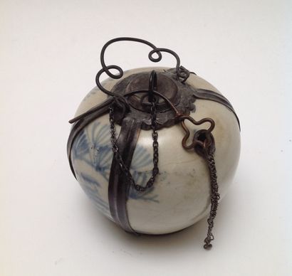 Spherical Chinese porcelain water pipe with...