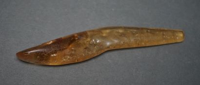 Amber drop containing insects. L: 13.5cm