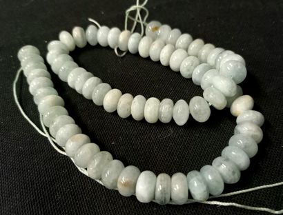 String of 10mm aquamarine beads. L: 40cm