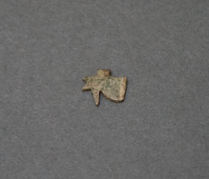 Amulette en feldspath taillé en forme d'oeil...