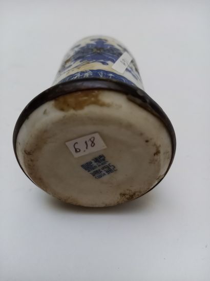 Chinese porcelain water pipe in cylindrical...