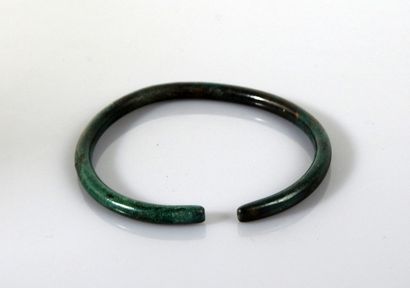 Smooth child's bracelet with an extraordinary...