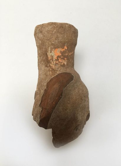 Goulot anthropomorphe d'une cruche. Terre...