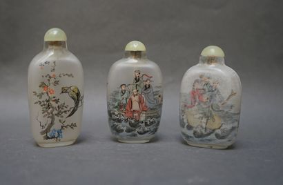 Lot of twelve decorated snuffboxes in porcelain...