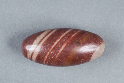 Lingam in beige and reddish stone

10x4c...