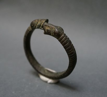
Bracelet perse en bronze, représentation...