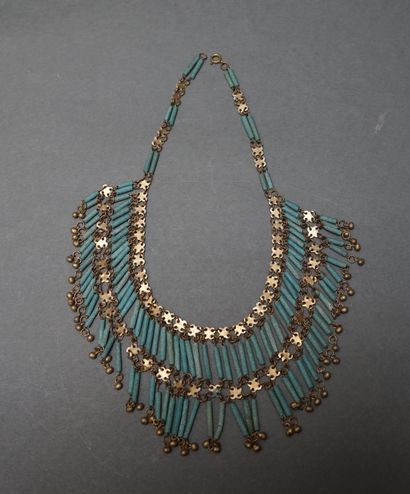Collier draperie double rang en métal doré...