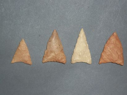 Set of four Neolithic blonde flint arrowheads...
