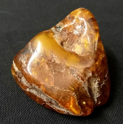Natural Baltic amber block. 6x6cm
