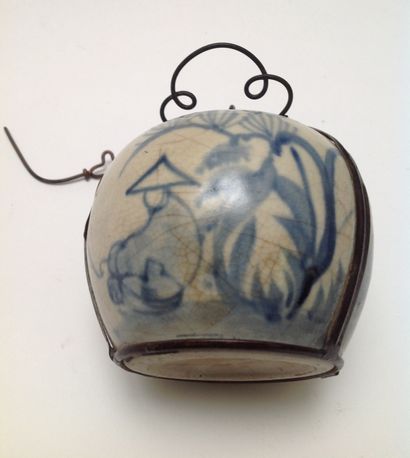 Spherical Chinese porcelain water pipe with...