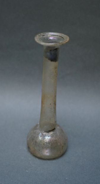 
Grand flacon en verre soufflé translucide,...