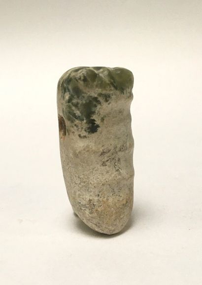 Pendant in the shape of a cicada in jade...