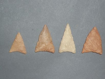 Set of four Neolithic blonde flint arrowheads...