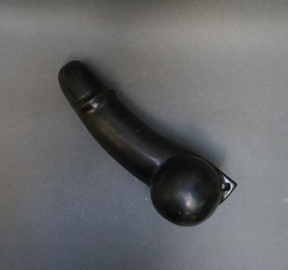 Chinese phallus in black stone (broken)....