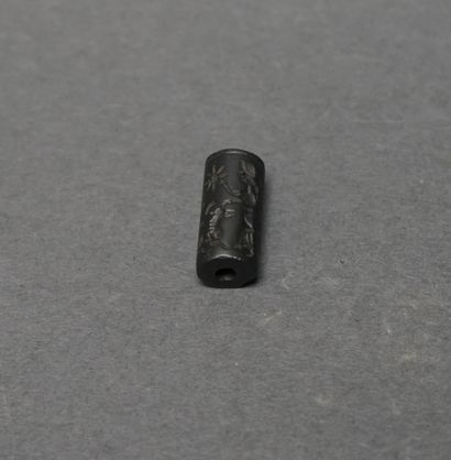Petit sceau cylindre en hématite représentant...