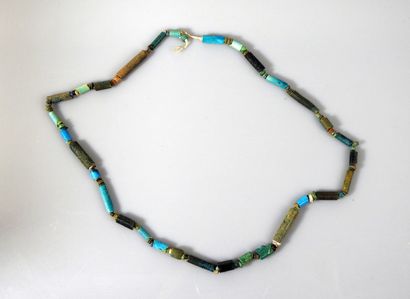 Important collier momiforme comportant des...