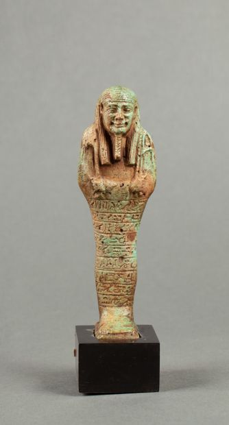 Oushabti en faïence émaillée verte. Il est...