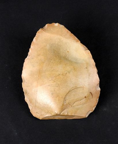 Very nice regular almond-shaped biface. Blond...