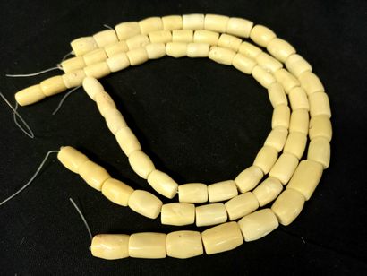 Set of 3 rows of natural bamboo coral. L:...