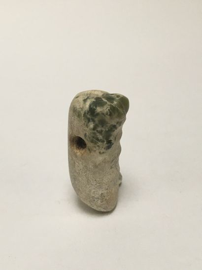 Pendant in the shape of a cicada in jade...