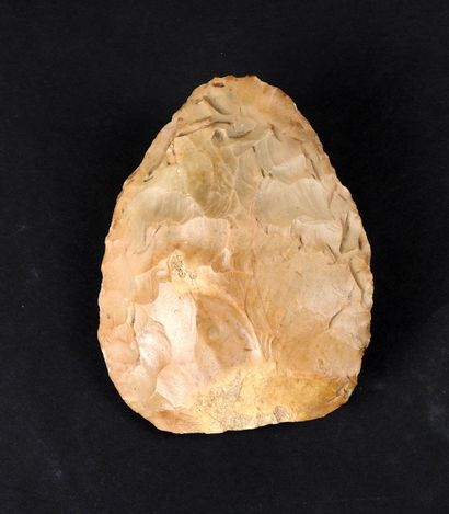 Very nice regular almond-shaped biface. Blond...
