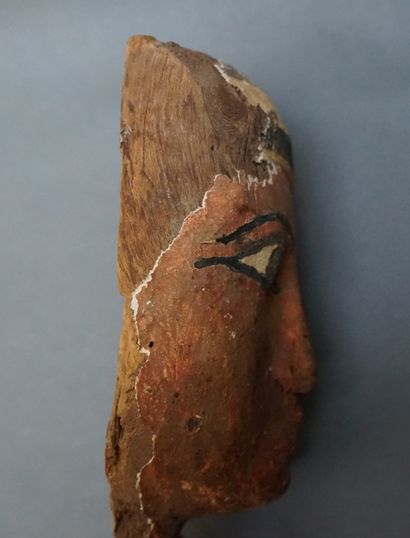 Masque de sarcophage en bois stuqué et peint...